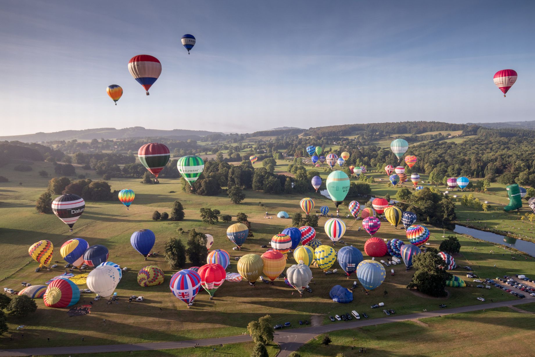 0_Balloonists-Take-To-The-Skies-At-Longleats-Ski-Safari (1)